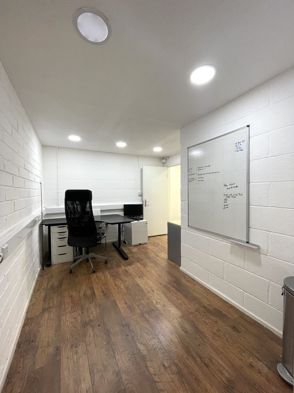 N15 Seven Sisters (High Cross, Fountayne Road) – Live work style Warehouse Unit to rent for artists 8