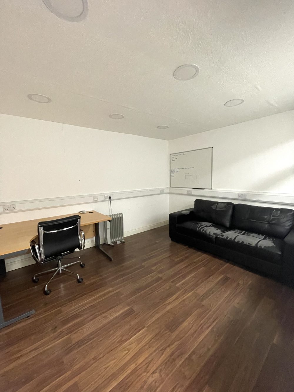 N15 Seven Sisters (High Cross, Fountayne Road) – Live work style Warehouse Unit to rent for artists 9