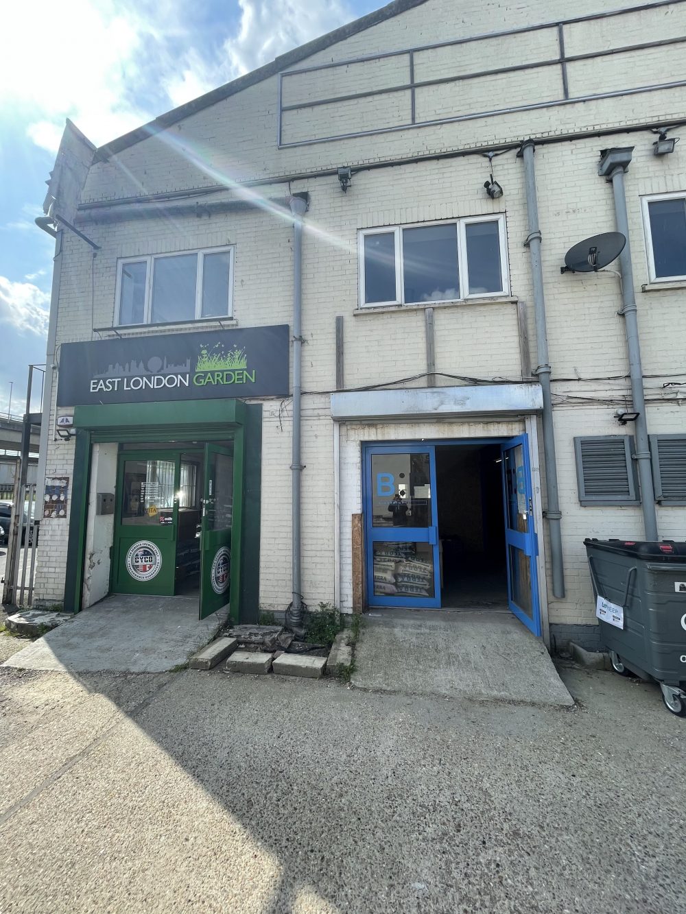 E18 735sq ft ground floor warehouse unit to rent with 24 hour access2