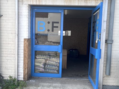 E18 735sq ft ground floor warehouse unit to rent with 24 hour access3