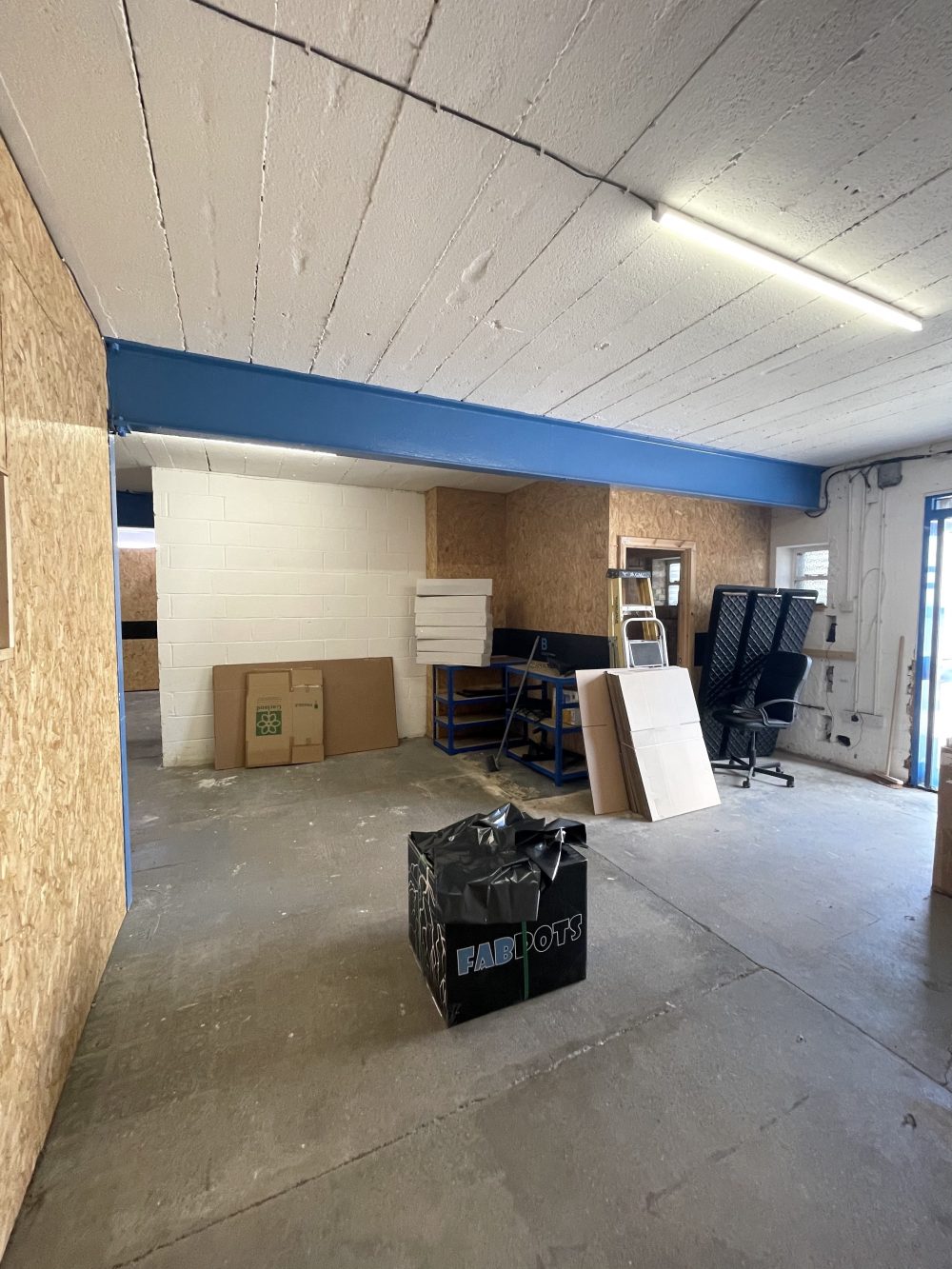 E18 735sq ft ground floor warehouse unit to rent with 24 hour access7