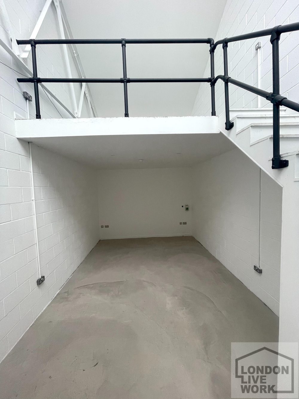 Art : Creative Studio to Rent in Warehouse in Hale Studios N17 2