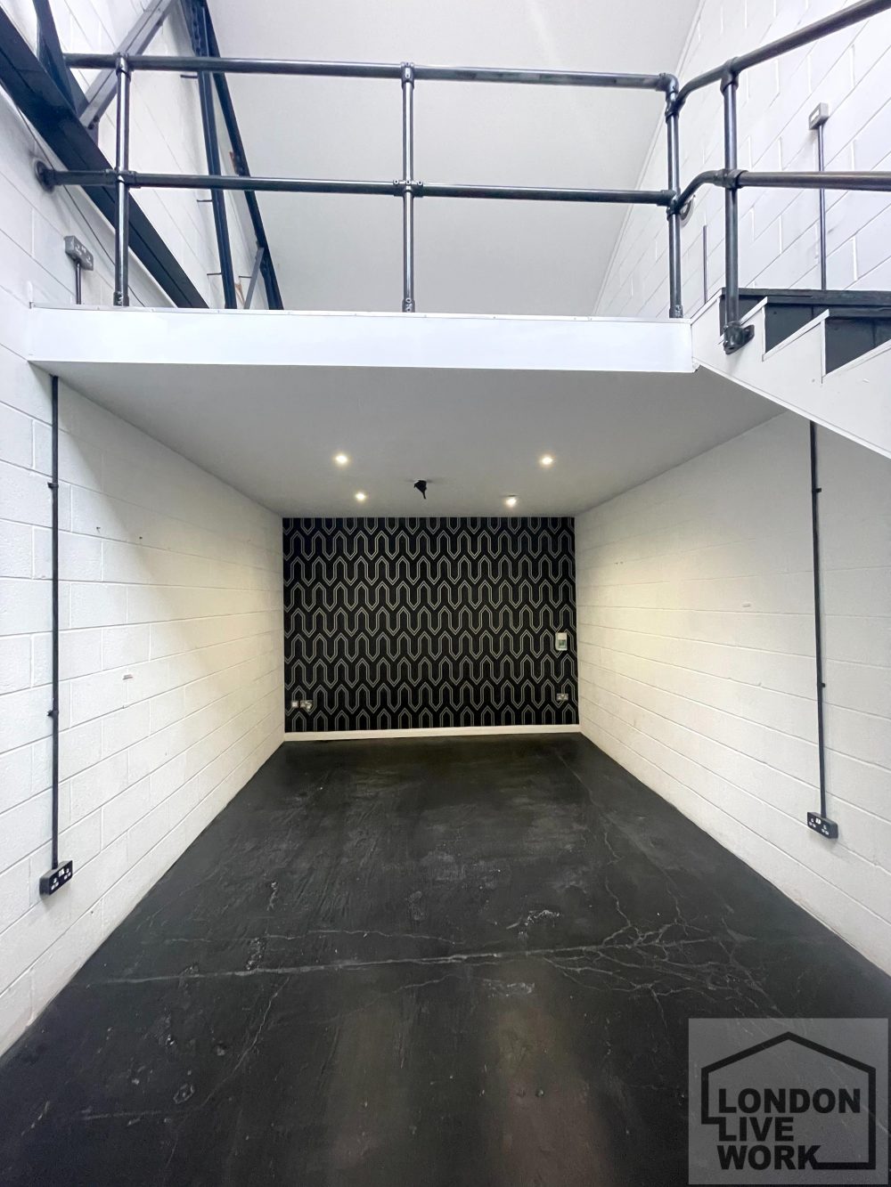 Art : Creative Studio to Rent in Warehouse in Hale Studios N17 2