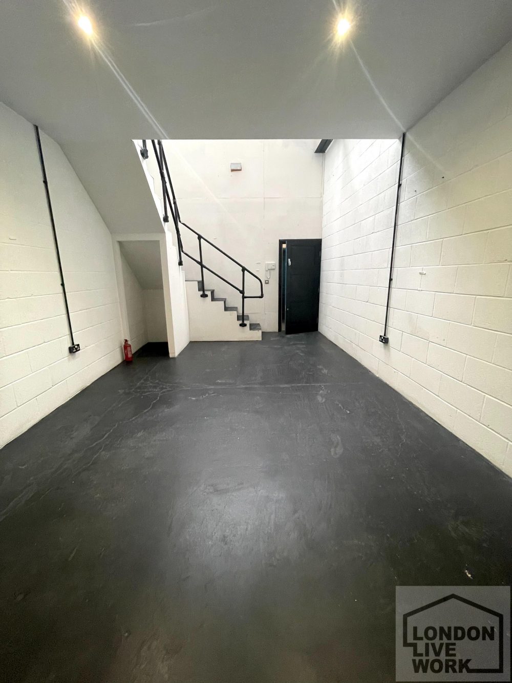 Art : Creative Studio to Rent in Warehouse in Hale Studios N17 3