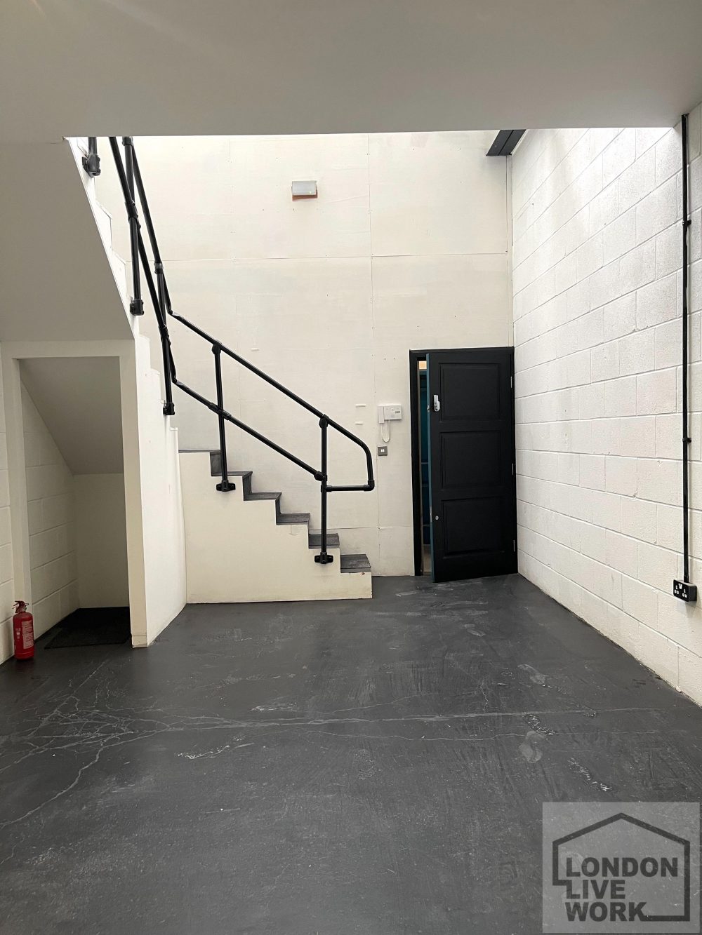 Art : Creative Studio to Rent in Warehouse in Hale Studios N17 4