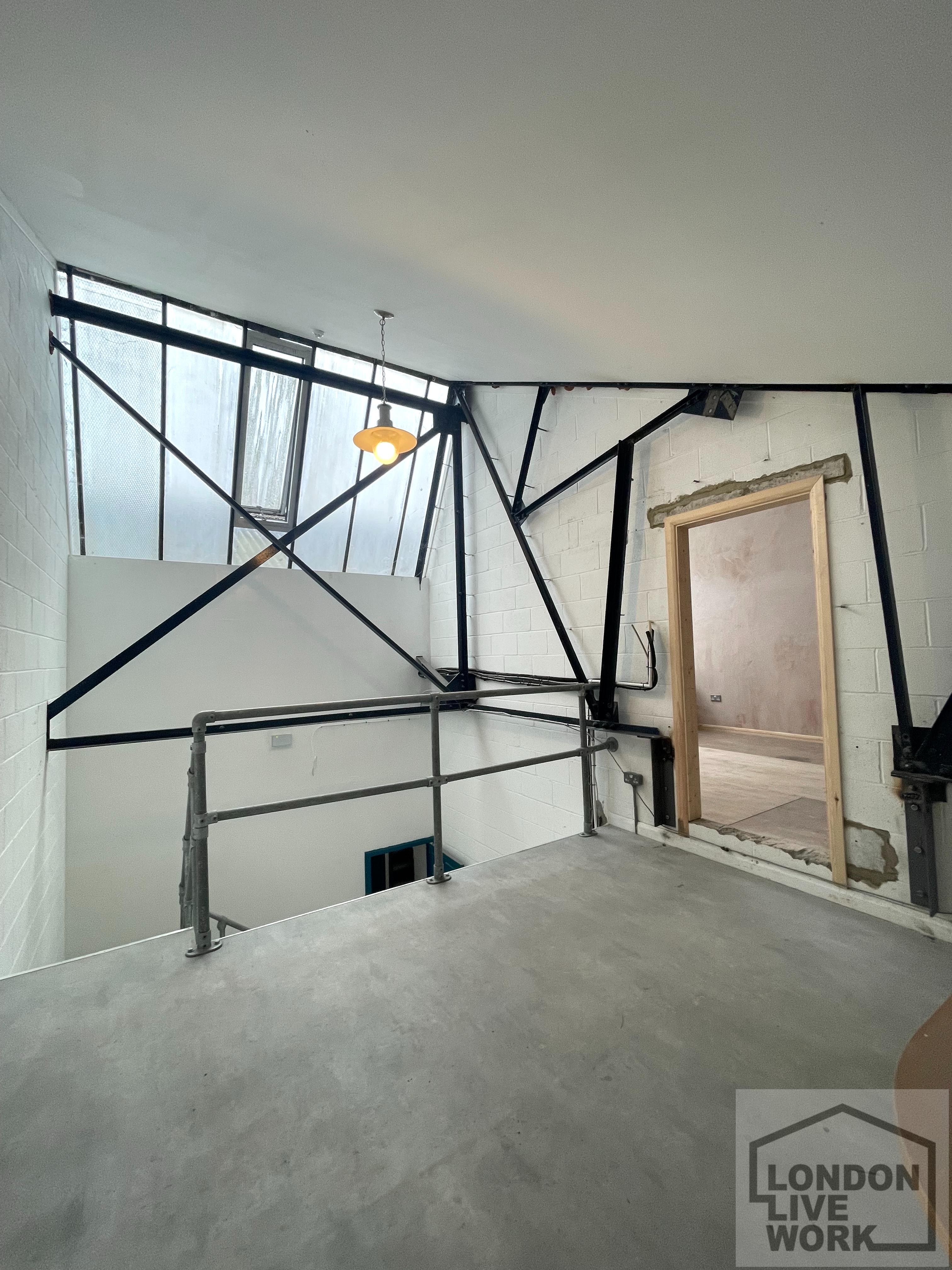 Art / Creative Studio to Rent in Warehouse in Tottenham Hale N17