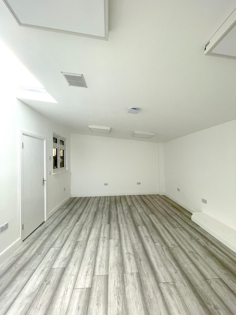Art studio : creative workspace available to rent 1 min from Hackney Wick Station, Main Yard E9 Wallis Road,4