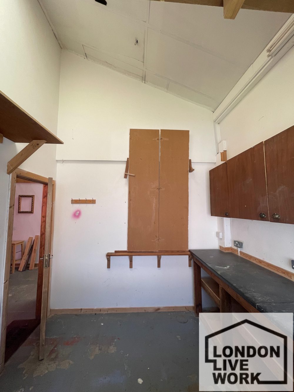 Artist studio space to rent in warehouse in Markfield Road, N15 Seven Sisters 4
