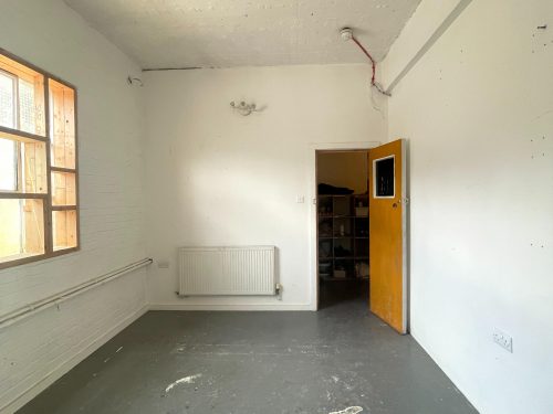 N15-artist-studio-to-rent-in-warehouse-1