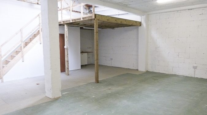 Ground floor warehouse with mezzanine available in Camden N7