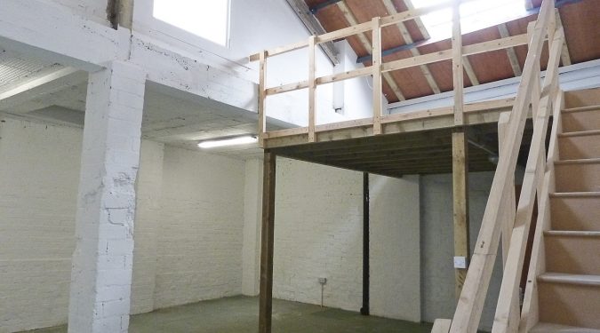 Ground floor warehouse with mezzanine available in Camden N7