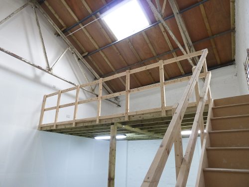 Ground floor warehouse with mezzanine available in Camden N7